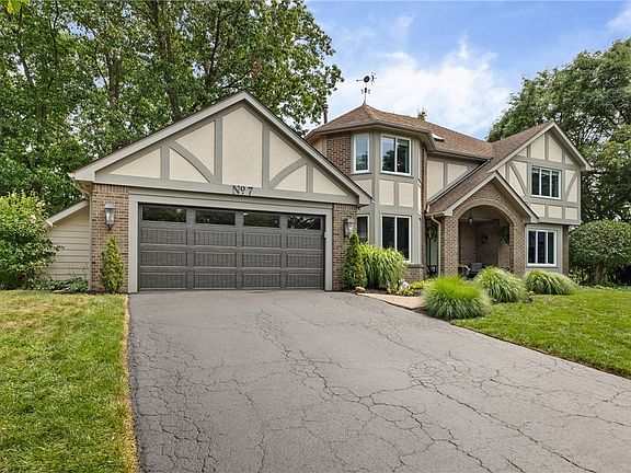5th image of 7 Touraine Ct