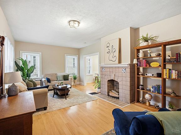 5th image of 3909 Ivanhoe Ave