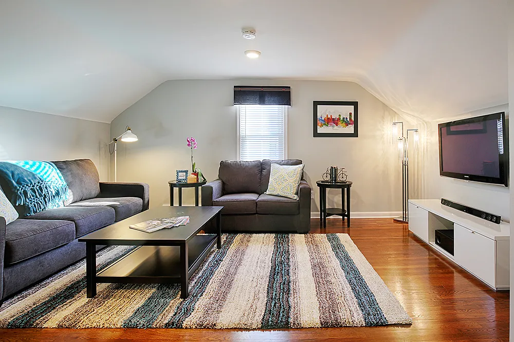 Building Photo - 105 Los Robles St #2