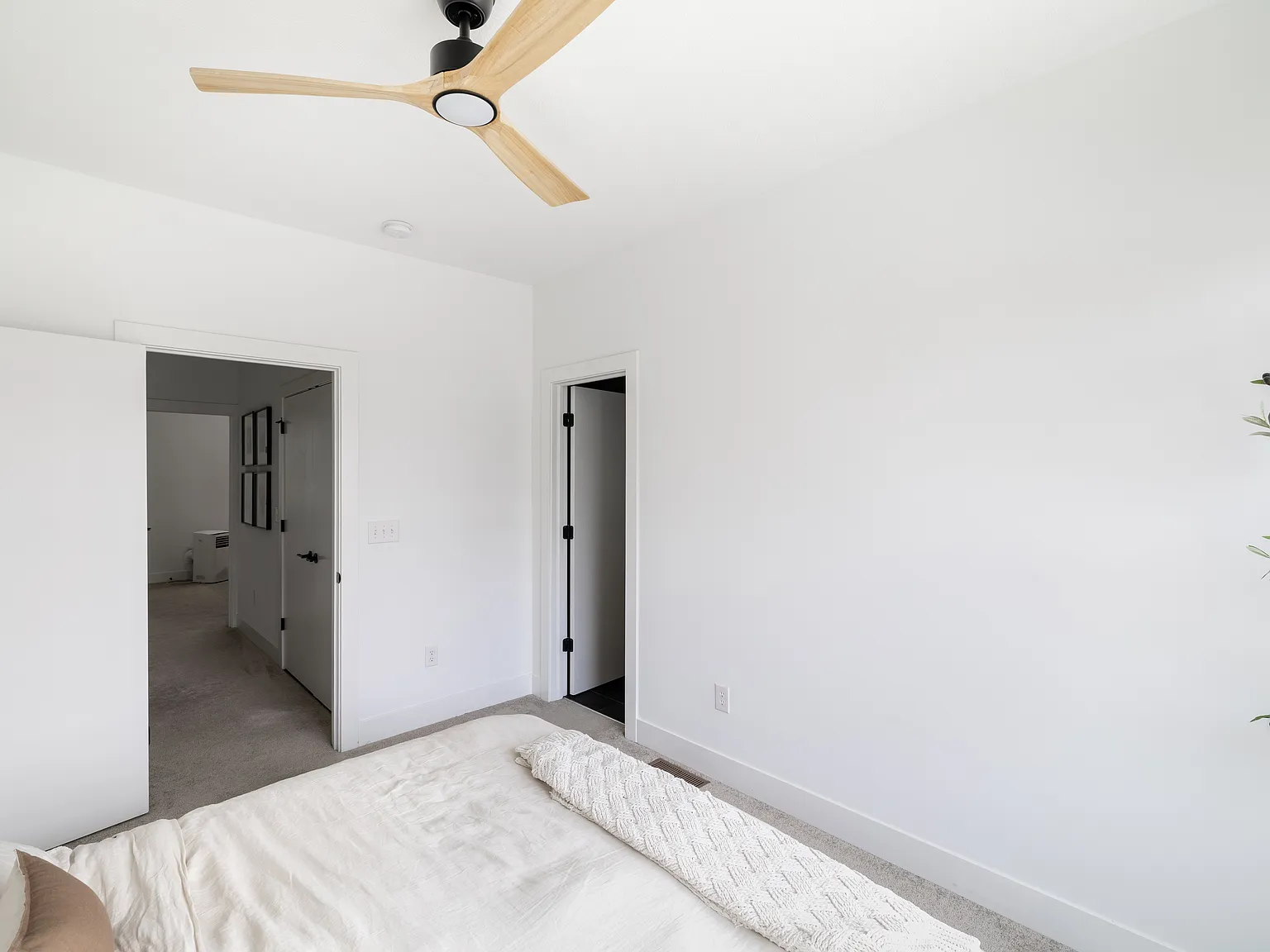 3 bed, 3.5 bath, 1409 sqft, $2,900 — Photo 3