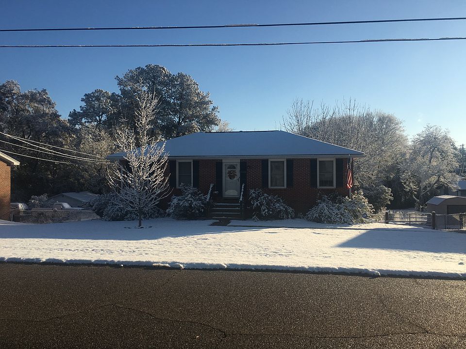 2nd image of 811 Geneva St