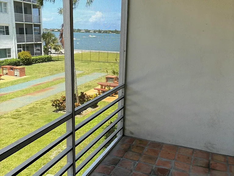 4500 N Flagler Dr #C9 — Photo 1