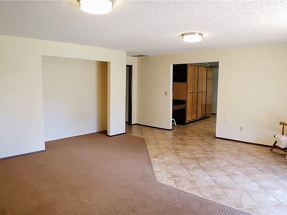 5th image of 821 N Devara Ln