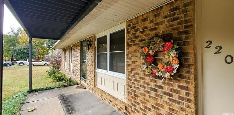 2205 Amy Ann St — Photo 4