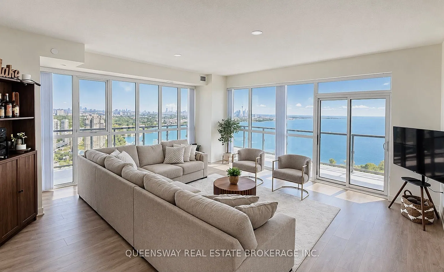 Water Edge Condos — Photo 2