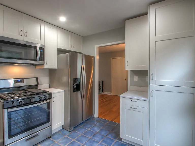 7747 Howe Dr — Photo 11