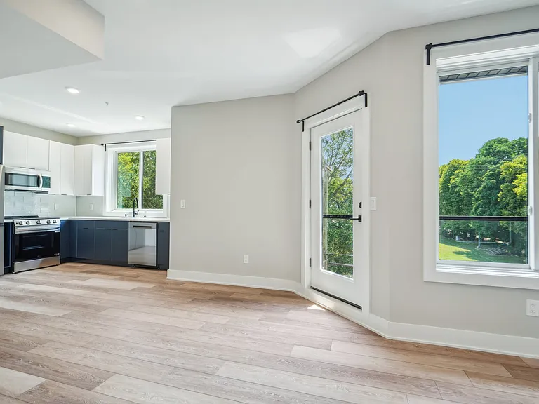 2635 W Jefferson St #201 — Photo 1