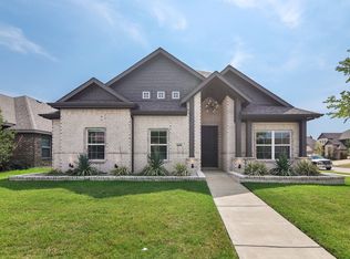 1608 Overland Dr, Waxahachie, TX 75165