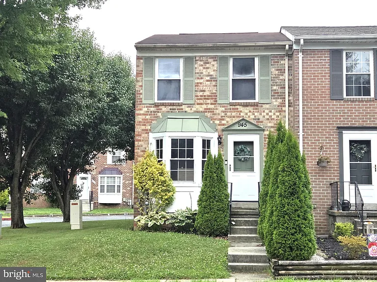 945 Redfield Rd — Photo 1