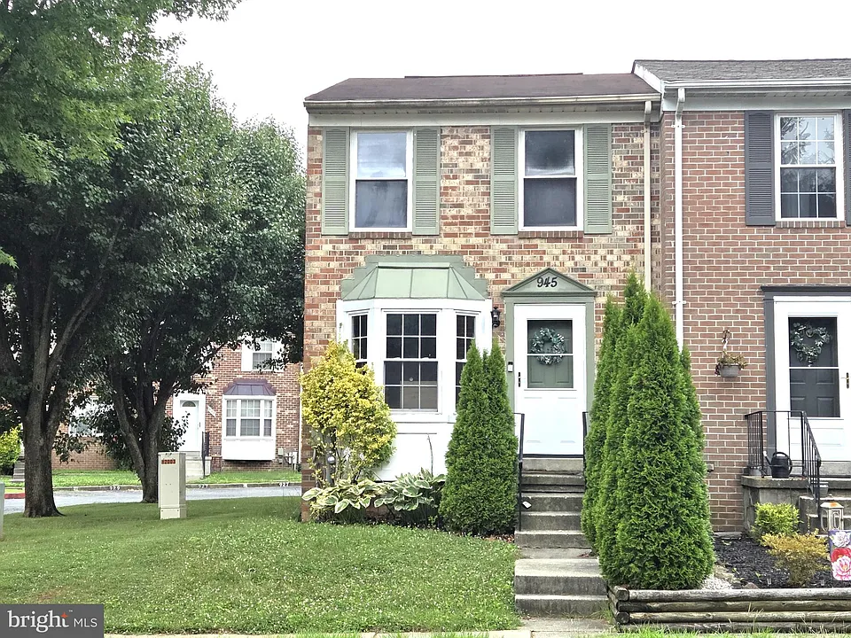 945 Redfield Rd