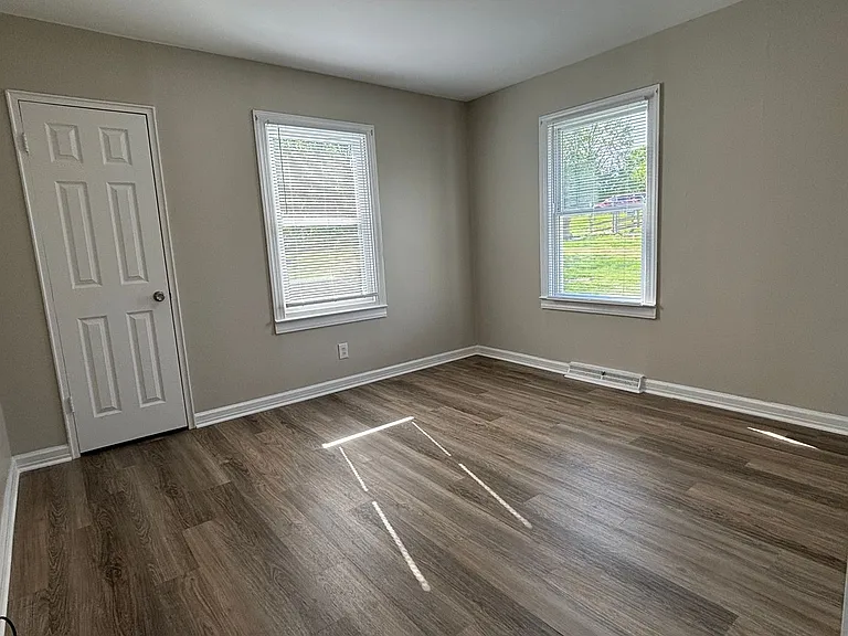 1310 Maple St — Photo 7