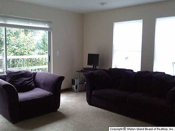 4th image of 165 Pond Way #B