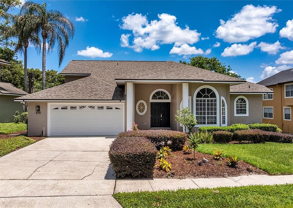 1st image of 690 Oak Hollow Way