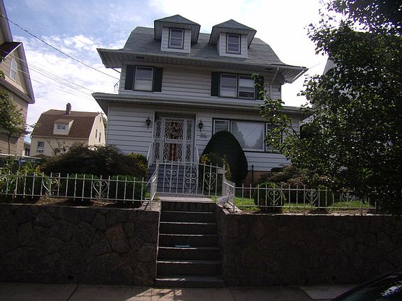 3rd image of 317 Rich Ave