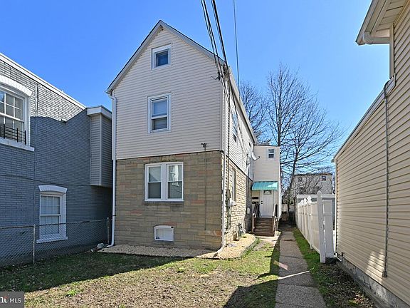 2nd image of 652 Penn St