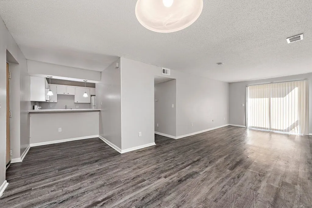 Roanoke Villas — Photo 1