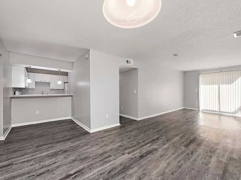 4141 Roanoke Rd — Photo 1