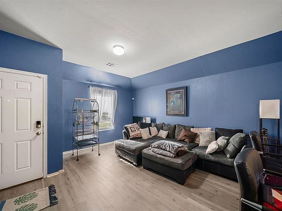 2nd image of 914 Karlee Ct