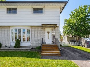 2636 Elmhurst St, Ottawa, ON K2B7N6
