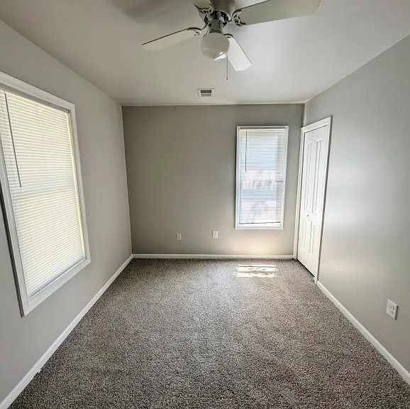 2524 Cass St — Photo 8