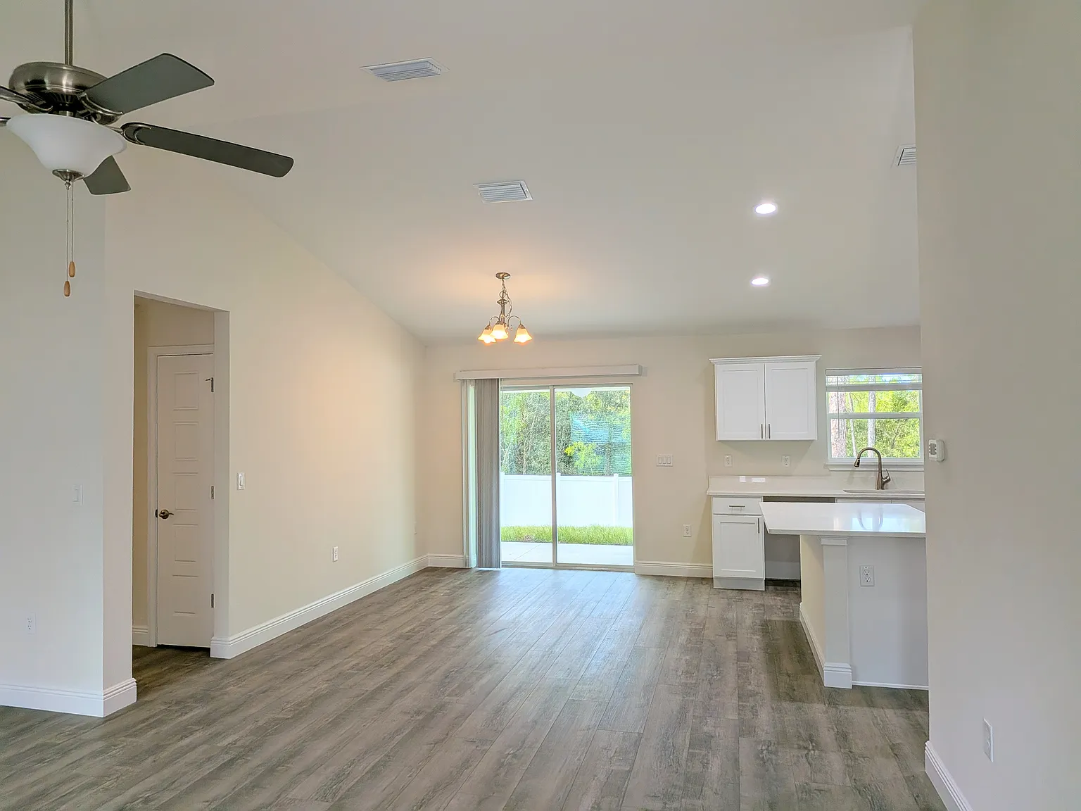 3 bed, 1453 sqft, $1,875 — Photo 2