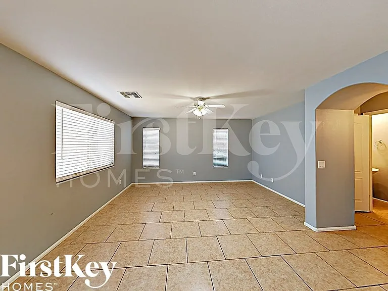 2430 W Via Dona Rd — Photo 7