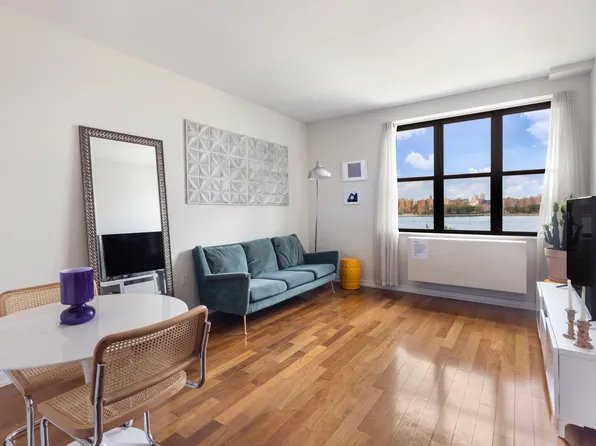 58 Metropolitan Avenue image 1 of 13