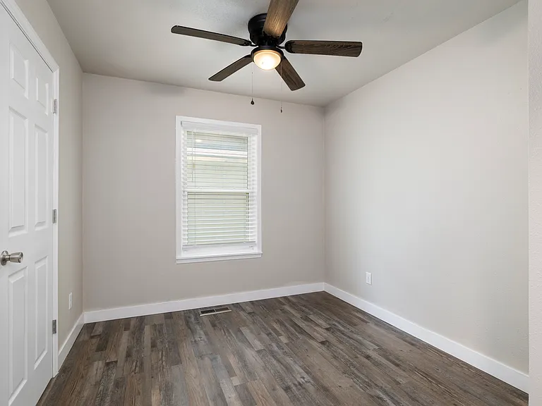 1824 N Hillcrest Ave — Photo 18