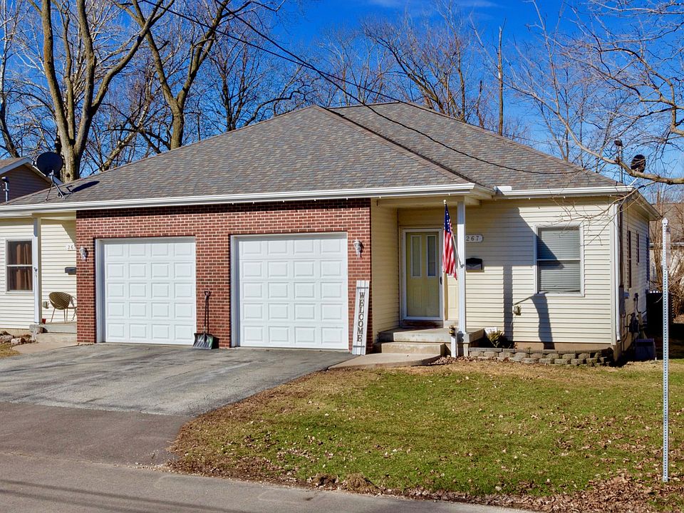 Maintenance Free Exterior, Vinyl Siding , Brick