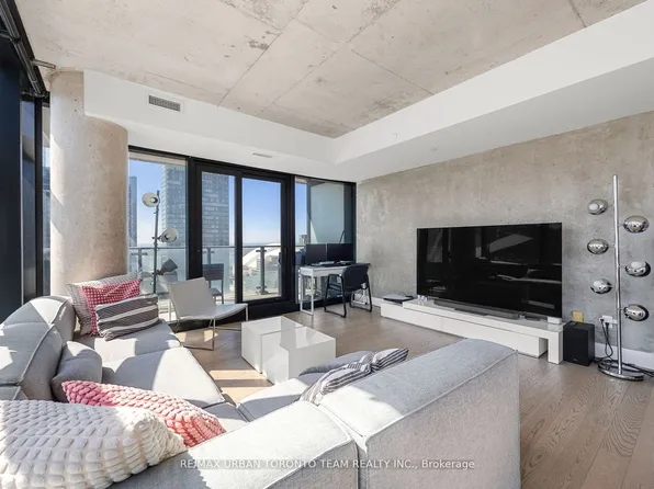 224 King St W #2804, Toronto, ON M5H 0A6