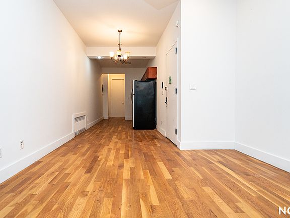 4th image of 255 Jefferson St #2B