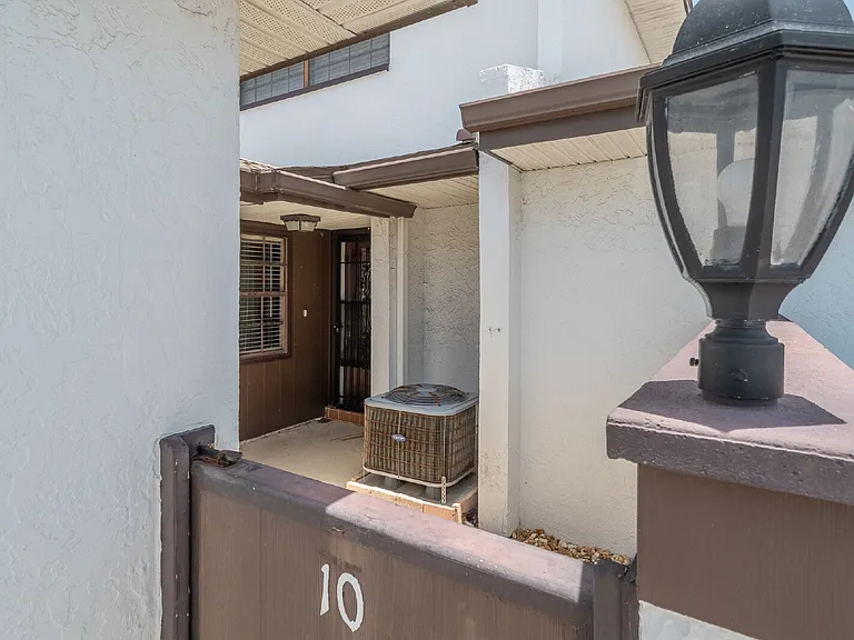 255 Paradise Blvd #10 — Photo 2