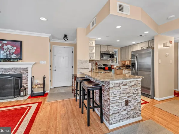 903 Hillside Lake Ter APT 601, Gaithersburg, MD 20878