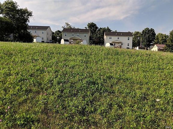 3rd image of 320 Lakeview Dr