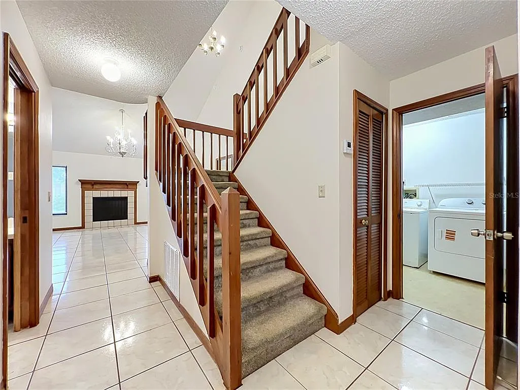 3 bed, 2.5 bath, 1811 sqft, $2,500 — Photo 4