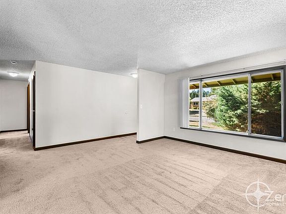 5th image of 805 NE 122nd Ave