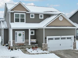 5261 Autumn Kirsten Dr, Fowlerville, MI