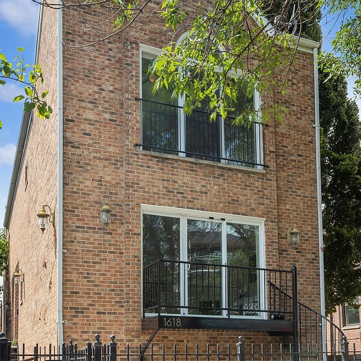 1st image of 1618 N Burling St #A
