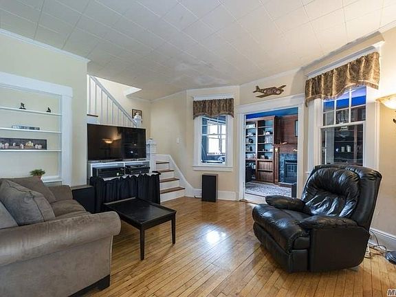 4th image of 174 Henry St
