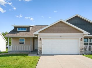 914 Deer Run Dr NE, Cedar Rapids, IA 52402