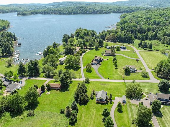 5th image of 126 Glen Meadow Rd