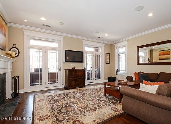 3rd image of 3248 N Kenmore Ave APT 2