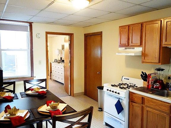 Eat-in Kitchen