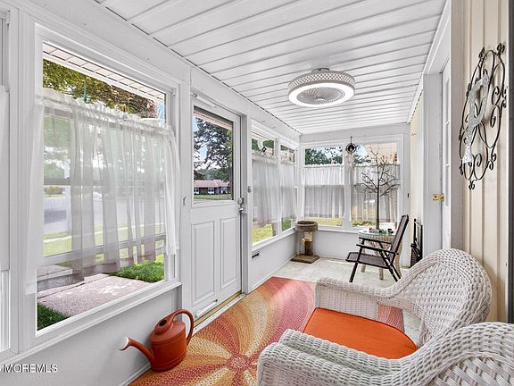 4th image of 976A Aberdeen Drive