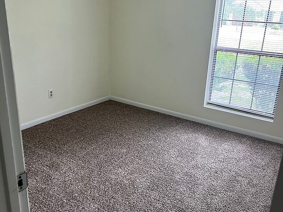 4th image of 1004 Pineview Dr