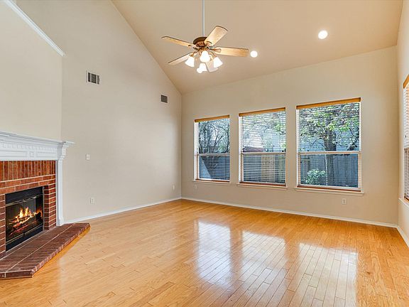 4th image of 2207 Clover Ridge Dr