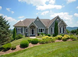 22 Thornapple Dr, Hendersonville, NC 28739