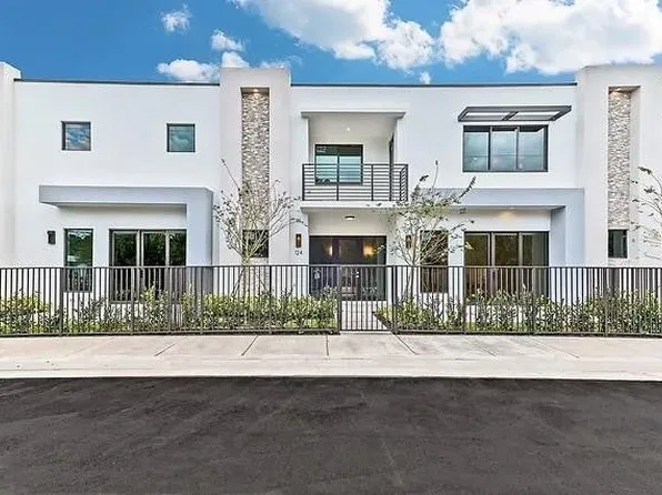 120 NE 12th St, Fort Lauderdale, FL