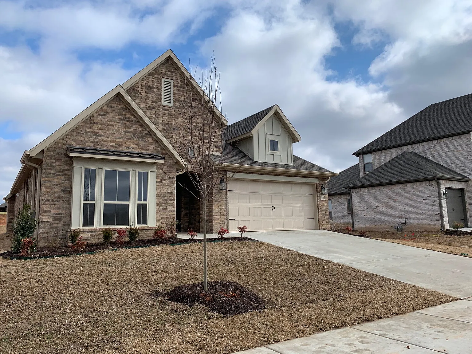 3 bed, 2.0 bath, 2116 sqft, $2,850 — Photo 2