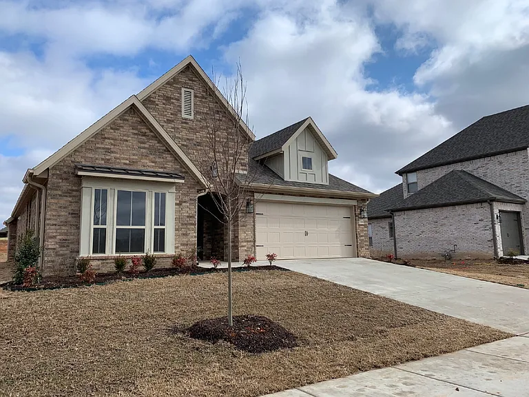 616 Mill Pond Way — Photo 2